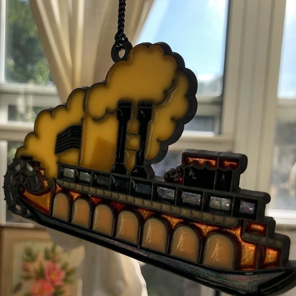 Vintage 5.5” Stained Glass USA American Cruise Ship Boat Window Art Suncatcher - Picture 4 of 4